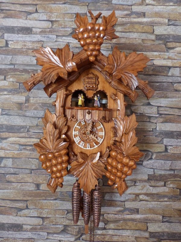 MCC 1-day-musik-clock with grape leaves