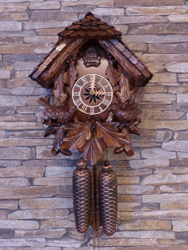 MCC cuckoo-clock 8-day with hipped roof, oak leaves and birds