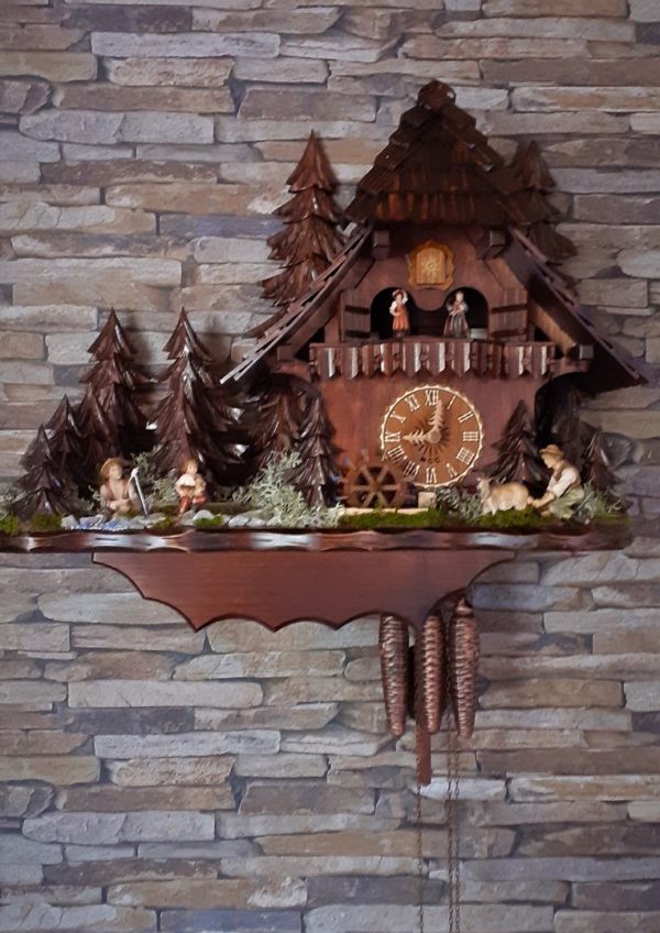 MCC 1-day-music-cuckooclock with big console.