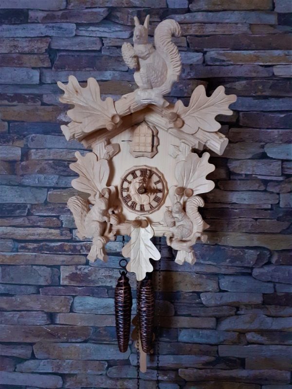 MCC Kuckuckuhr mit Eichhörnchen und Eichenlaub